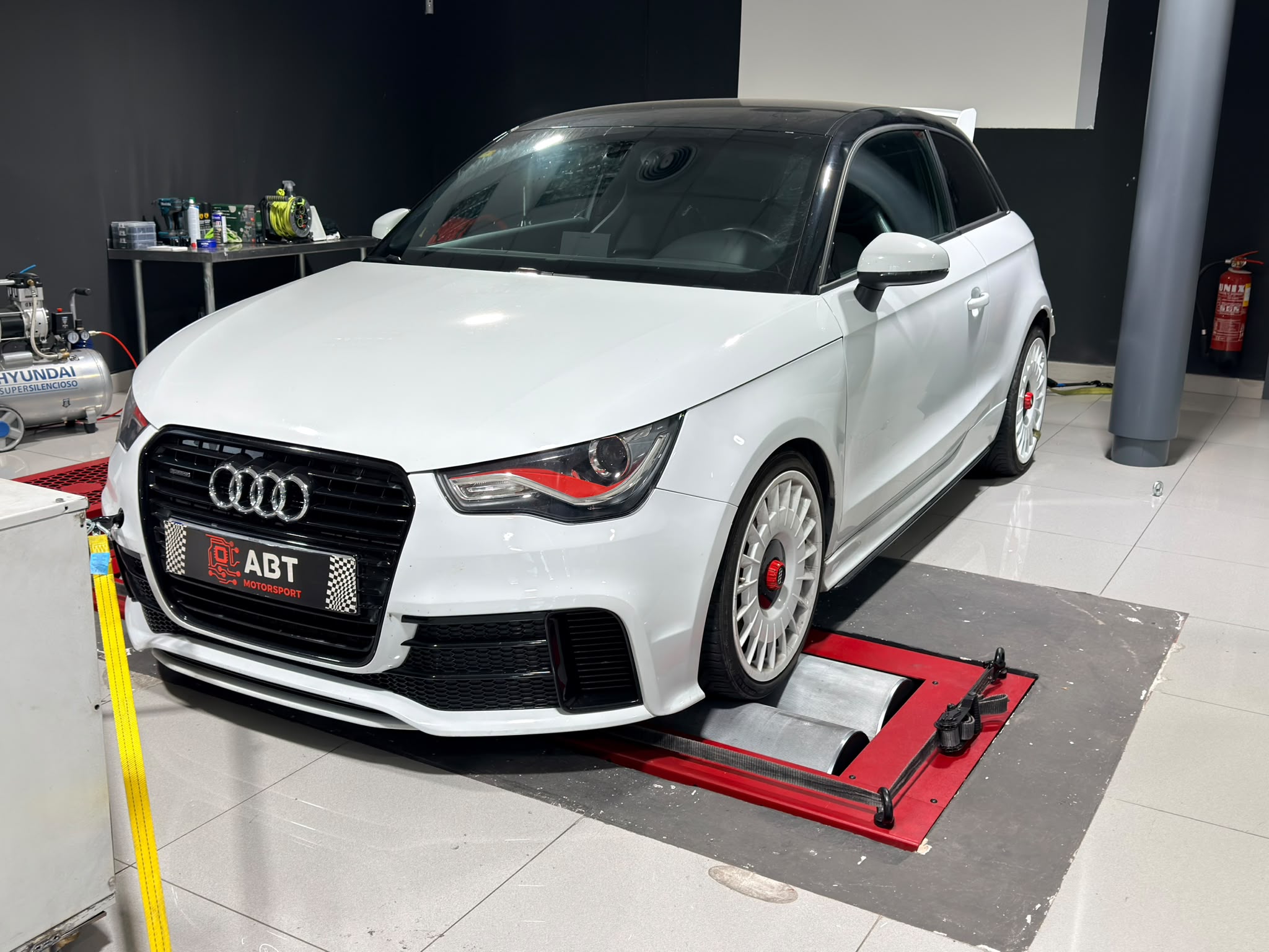 Audi preparado para una prueba Stage 1 en banco de potencia